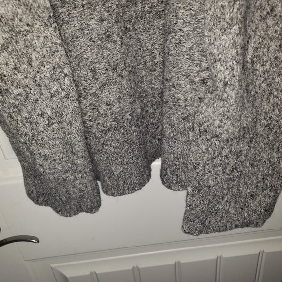 Old Navy Gray XS sweater Jacket with two front big pockets - Picture 10 of 13